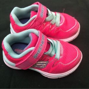 Skechers Toddler Shoes (size 5)